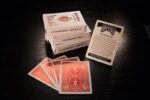 THE U.S. PLAYING CARD CO. KARTY BICYCLE CRIMSON LUXE STANDARD INDEX KOLOR CZERWONY METAL - obrazek 3